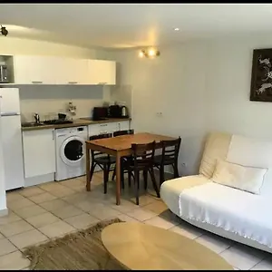 Appartamento Lumineux Avec Balcon Au Coeur De, Parigi